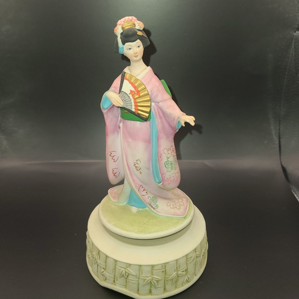 Napcoware Vintage Japanese Geisha Music Box